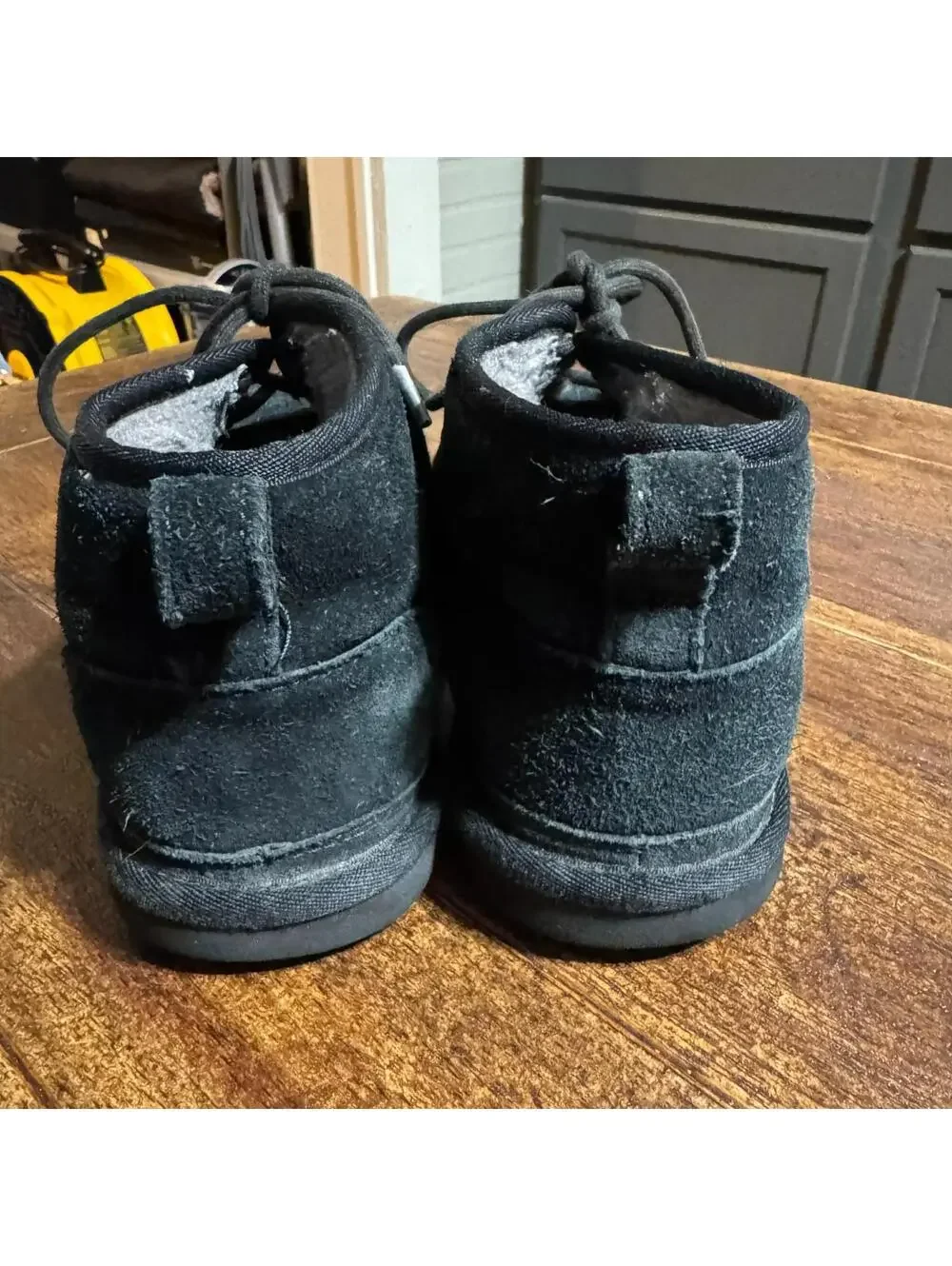 UGG Neumel Chukka Boots Men's 8 Black Suede Shearling Fur Lined 3236